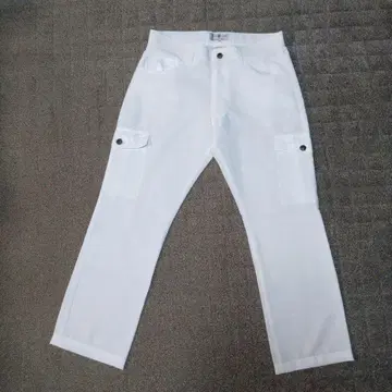 BBCO 화이트 카고 팬츠 사이드 포켓 포함