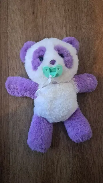 안고 자는 팬더