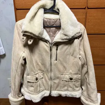 무스탕풍 베이지 자켓