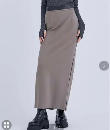 STUDIOUS CITY 스무스 타이트 스트레치 스커트 베이지 사이즈 1