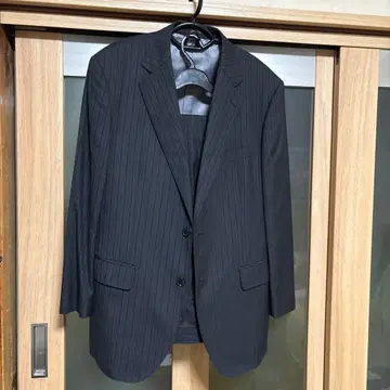 다크 그레이 스트라이프 비즈니스 정장