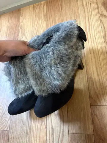 퍼 장식 블랙 부티 39