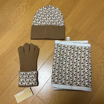 마이클코어스 장갑 모자 머플러