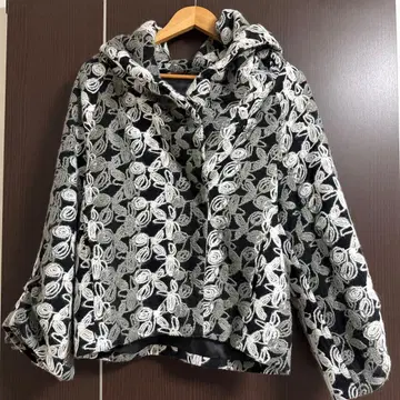 꽃무늬 자수 후드 부착 자켓