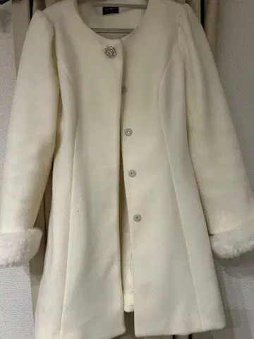 evelyn 비쥬 코트 화이트