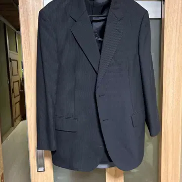 블랙 스트라이프 비즈니스 정장