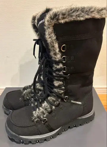 SKECHERS 블랙 퍼 롱 부츠 23cm