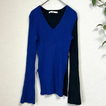 [ UN3D. ] 언쓰리드 이소재 절개 비대칭 리브 니트 F