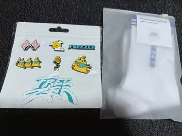 FREEZER 핀 배지 양말