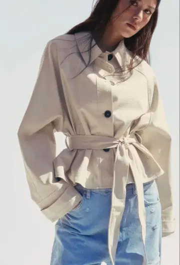 ZARA 베이지 숏 트렌치코트 벨트 포함 M size