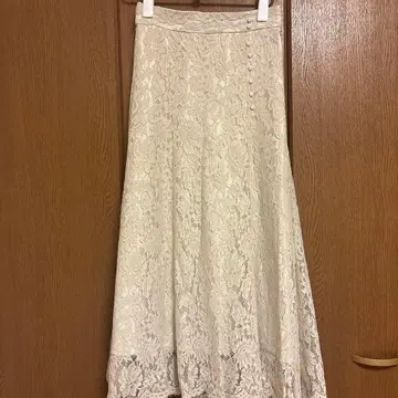 Couture brooch 레이스 롱 스커트