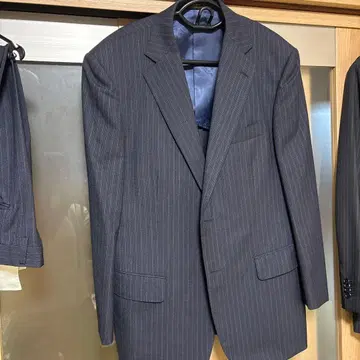 다크 네이비 스트라이프 비즈니스 정장