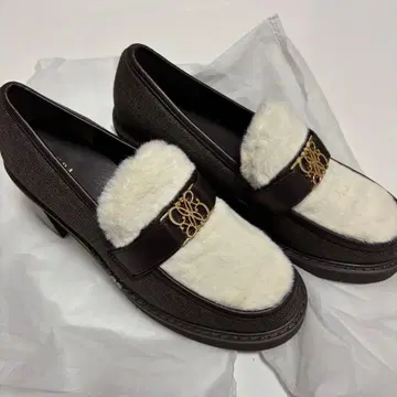 RANDA 모노그램 벨트 볼륨 로퍼