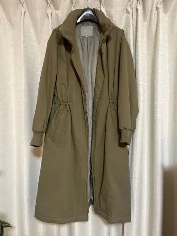 23구 후드 부착 올리브 롱 코트