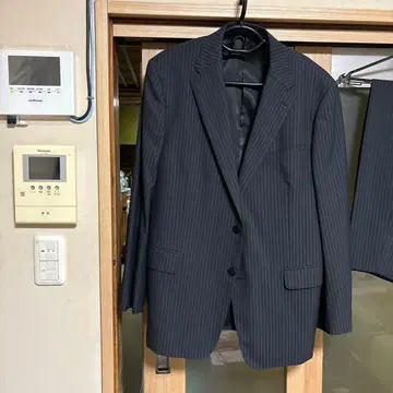 다크 그레이 스트라이프 비즈니스 정장