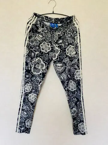 Adidas 꽃무늬 조거 팬츠 블랙/화이트