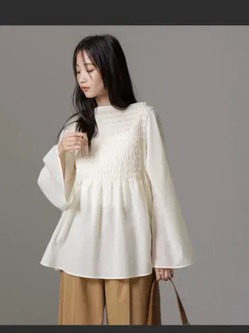 택 포함 새상품. 나노 유니버스 셔링 플레어 슬리브 블라우스