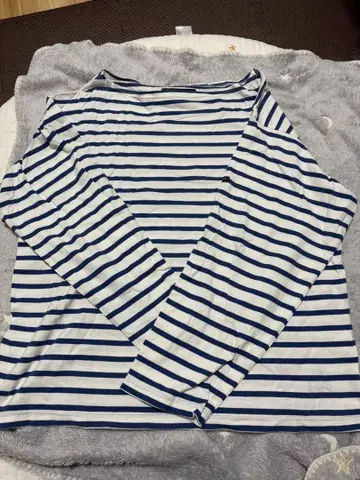 Outil 스트라이프 긴팔T셔츠