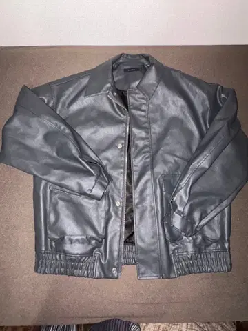 그레이 레더 봄버 자켓