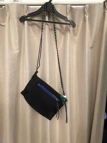 un3d 숄더백 블랙 파랑 지퍼