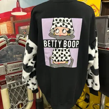 베티짱 소 패턴 트레이닝복