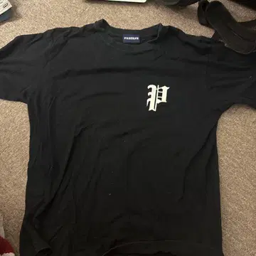 PHATRNK 블랙 T셔츠 P로고