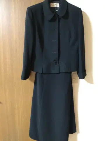 하디 에이미스, 블랙 슈트