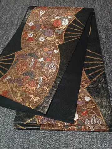 후쿠로 오비 육통 편백 부채 풀꽃 문양 블랙 베이스 금실 순수 실크