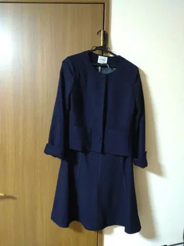 프레스코 오지, 다크 네이비 수트