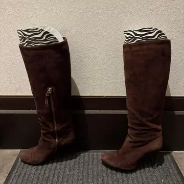 브라운 스웨이드 롱 부츠 지퍼 포함