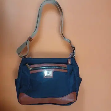 FILA 네이비 숄더백