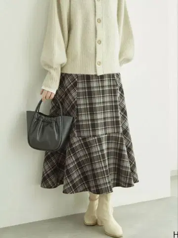 택 포함 새상품. 로페피크닉 세미 머메이드 체크 스커트