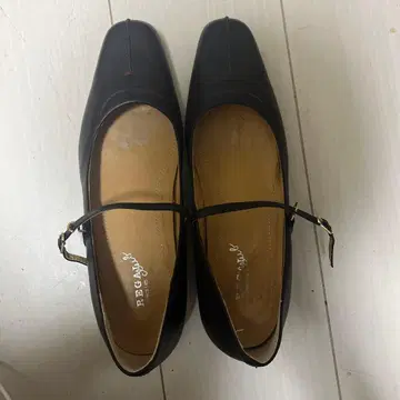 REGAL 스트랩 펌프스 블랙 원래 가격 18900엔