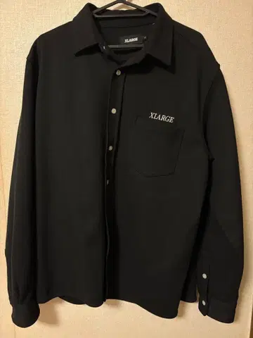 XLARGE 블랙 긴팔 셔츠 포켓 부착
