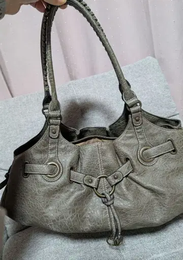 그레이 핸드백 합성 피혁