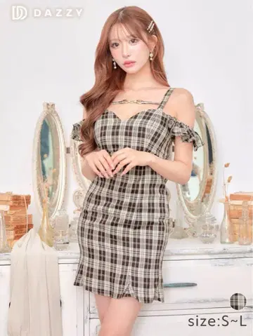 체크 무늬 오프숄더 드레스