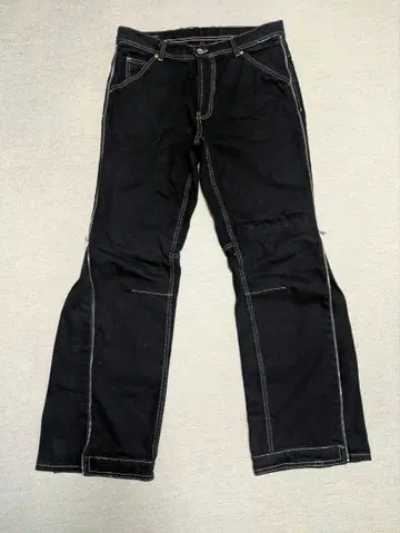 지퍼 달린 플레어 슬리브 핏 청바지