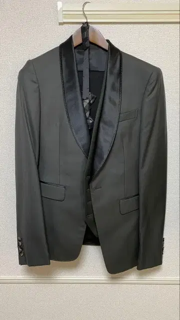 모스그린 턱시도 새틴 카라 부착