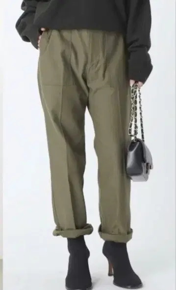 뮤즈 두지엠 클라세 최근 모델 military 팬츠 36