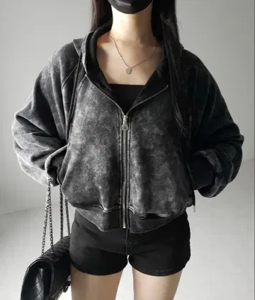 다크 그레이 크롭 후드티