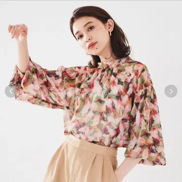 미사용 새상품 UNTITLED 양류 라메 쉬폰 리프 프린트 블라우스