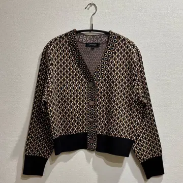 1회 착용 새상품급 언타이틀 자카드 니트 가디건
