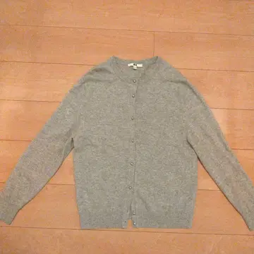 펄 버튼 교체 완료 UNIQLO 캐시미어 가디건 그레이