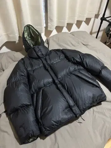 Thisisneverthat 블랙 다운 자켓 Pertex 소재