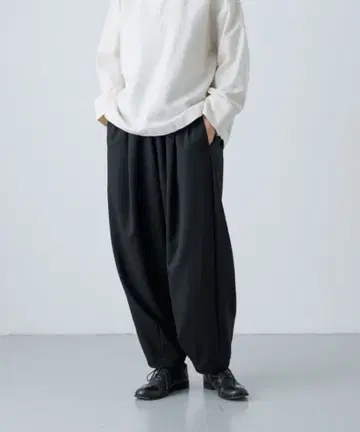 카구레 [ 24AW/새상품급 ] 울 루즈 테이퍼드 팬츠