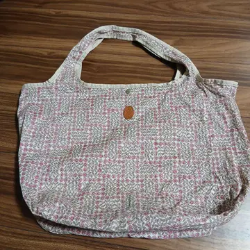 쿠폴 리버티 에코백 슬리핑 로즈 미나 페르호넨