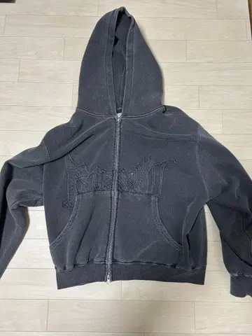 BLESS U 그레이 후드 부착 자수 후드티