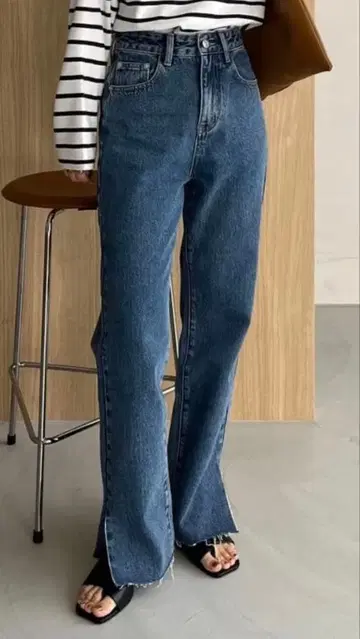 즉완 CAPRICEUX LE'MAGE 밑단 슬릿 슬림핏 데님