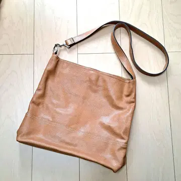 소가죽 숄더백 카멜