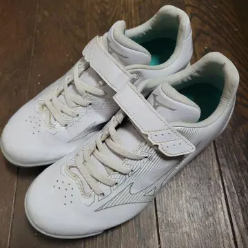 새상품급 Mizuno 화이트 스파이크 소년 야구 22.0